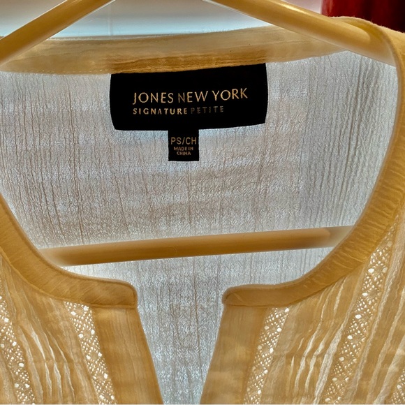 Jones New York lace detailed petite small blouse - Picture 6 of 8